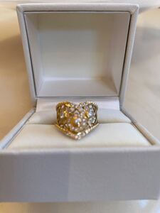 ハート型リング☆ダイヤ3石+装飾1.5ct リングK18ゴールド☆装飾ゴージャス