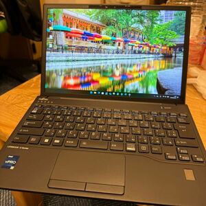 美品 富士通 LIFEBOOK U9313 Core i7 1355u メモリ 16gb SSD 256gb