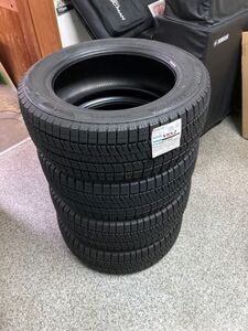 未使用　スタッドレスタイヤ　215/55R17 　ブリヂストン　ＶＲＸ２　２０２１年製　４本