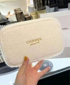 未使用 新品 正規ノベルティー　シャネル　正規メリクリスマ2024限定 ポーチ　白 ノベルティ　CHANEL 白 ノベルティポーチ 小物入れ