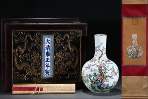 ■大成美術■粉彩花鳥漢詩文描金天球瓶 郎世寧絵 絹本 【磁器瓶図】掛け軸 箱付き（検） 清時代 染付 陶磁器 唐物 中国美術 骨董 古玩 361