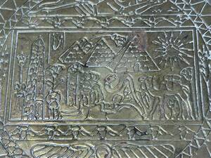 中東　エスニック　金属工芸　真鍮　壁掛け　皿　　約14.7ｃｍ　丸　エッチング　薄手