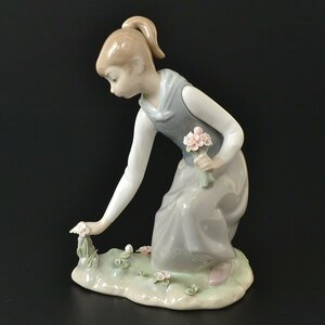 ●454487 【SALE♪】 LLADRO リヤドロ 『花摘み』 フィギュリン ヴィンテージ 【希少・廃盤】 Recogiendo Flores 磁器人形 ポーセリン