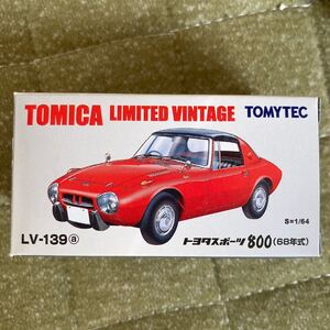 トミカリミテッドヴィンテージ　トヨタスポーツ800 68年式　赤