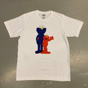 ☆UNIQLO × KAWS × SESAME STREET ユニクロ×カウズ×セサミストリート☆エルモ コラボ 半袖 Tシャツ プリント Short sleeve T-shirt