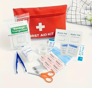 FIRST AID KIT 防災グッズ 救急セット 地震 アウトドア キャンプ ドライブ 車載用 応急処置 災害