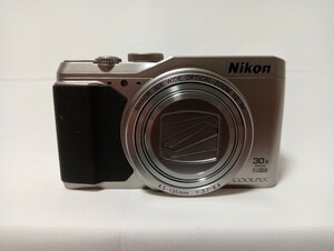 【321】Nikon ニコン COOLPIX S9900 クールピクス シルバー コンパクトデジタルカメラ 動作未確認 現状品