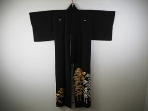 着物　上質　良好　黒留袖　刺繍　松金銀　女性用　小柄な方用　家紋入（蔦）