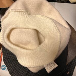 新品・ウール87%・ベレー帽・ホワイト・キャップ　極暖　フリーサイズ　お値打ち品　綺麗傑作品　インタレスティング　送料無料