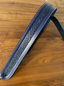 Leathergraft Celtic Embossed Strap Navy ギターストラップ UKハンドメイド