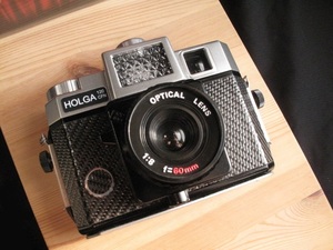 ホルガ★「HOLGA 120 GCFN：金属風塗装/カーボン貼り」ガラスレンズ.カラーフラッシュ付き　＠改造カスタム品