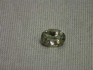 クォーツ（薄い黄緑色）　6.05ｃｔ　ブラジル産　水晶