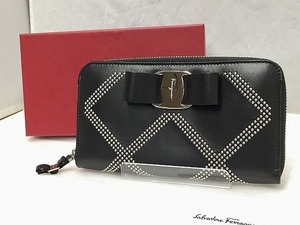 サルヴァトーレフェラガモ Salvatore Ferragamo ヴァラリボン スタッズ レザー ラウンドファスナー 長財布 ブラック