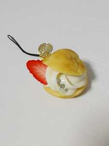 Q-pot　シュークリーム　ホワイト　イチゴ　ストラップ　choux a la creme Strap Fresh Cream