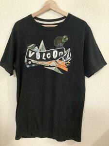 VOLCOM ヴォルコム　ボルコム　プリントTシャツ　半袖Tシャツ　ブラック　ストリート　スケーター　古着　メンズ　M