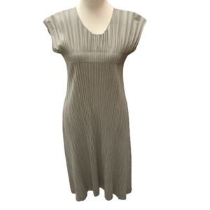 ♪♪ ISSEY MIYAKE イッセイミヤケ PLEATS PLEASE 変形 ワンピース 消しプリーツ SIZE 4 ベージュ やや傷や汚れあり