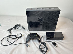 Y-7-11207-UF10-XBOX ONE CONSOLE-1540 ブラック 黒-ジャンク品