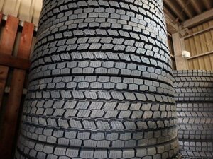 C925-2 新品 2023年製 送料無料【245/70R19.5 136/134】ヨコハマ 904W スタッドレス 4本 室内保管