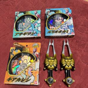 中古品　仮面ライダー響鬼　DX変身音叉音角　ディスクアニマル3種