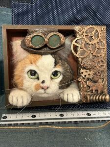 スチームパンク　猫　壁掛けオブジェ　ハンドメイド 羊毛フェルト猫 羊毛フェルトリアル猫