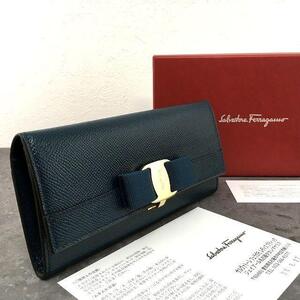 ☆送料込み☆ 極美品 Salvatore Ferragamo 長財布 ヴァラ 226