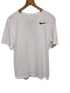 ナイキのTシャツ　NIKEのスポーツウェア