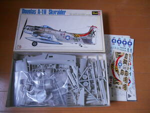 レベル　1/40 A-1H スカイレーダー　お手付きジャンク品