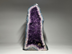 【瑞】アメジスト　紫水晶 原石 置物　観賞石　高：約４１．２ｃｍ　総重量：約７８００ｇ　＊（直し有り）