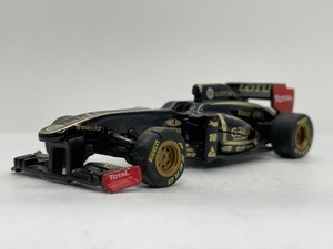 ■★サントリーボス　ロータスコレクション　フォーミュラカーダイキャストプルバック　6　2011 Lotas Renault GP R31