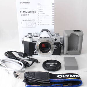 ★美品★ショット数2412回！ OLYMPUS ミラーレス一眼カメラ OM-D E-M5 MarkIII ボディー シルバー #6777