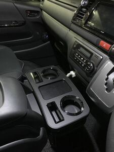 17 新品 トヨタ ハイエース200系 フロントセンターテーブルメッキ ブラックレザー ドリンクホルダー コンソール ワイド標準共用