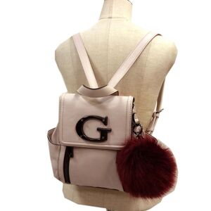 美品 定価14,190円◆GUESS ゲス バックパック リュック KAROLA BACKPACK ファーチャーム付き レディース