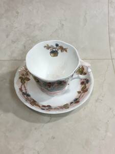 素敵なティーカップ Royal Doulton フォーシーズンズコレクション 春 キレイな一品です！！ 　（C-59）