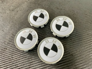 BMW 白黒カラー ホイールセンターキャップ４点セット/F01/F02/F04/F06/F10/F11/F12/F13/F14/F15/F16/F20/F22/F25/F26/F45/F80/F82/F83/F90