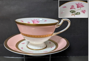 HOYA ホヤ 保谷 BONE CHINA ボーンチャイナ　シクラメン花柄　金彩　カップ＆ソーサー