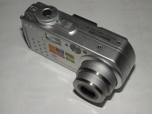 ●中古美品コンパクトデジカメ ソニー DSC-P5 銀◆光学3倍ズーム◆321万画素◆純正充電ケーブル付き◆動作確認済●