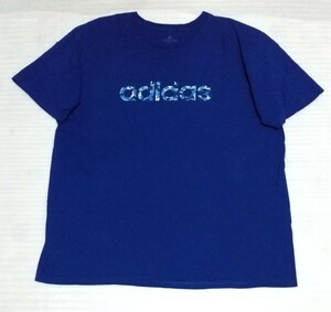 ☆adidas.com サイズXL 半袖Tシャツ 洗濯済スポーツCOTTONウェアTHE GO-TO TEEフアッション文字ラバー迷彩柄プリント青色ティー アディダス