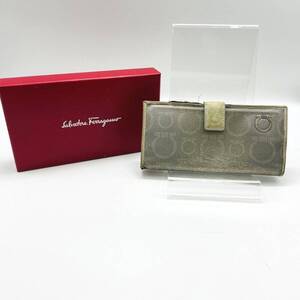 Salvatore Ferragamo サルヴァトーレ フェラガモ 二つ折り 長財布 ガンチーニ シルバー系 レディース