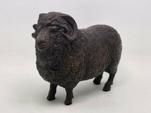 ひつじの置物　羊　ヒツジ　真鍮か銅製　横幅15cm　重さ約1050g　干支 金属工芸