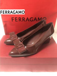 【未使用】FERRAGAMO パンプス サイズ22.5cm 定価7.7万円