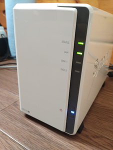 美品：Synology DiskStation DS216j ACアダプタ付属 シノロジー 2ベイオールインワンNASキット デュアルコアCPU