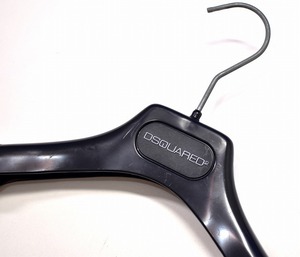 DSQUARED2(ディースクエアード）プラスチック ロゴ ハンガー ジャケット コート LOGO Hanger イタリア製 ブルゾン MAINETTI(マイネッティ)