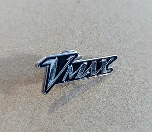 （468）VMAX ピンバッジ