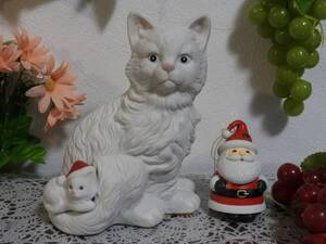 ２ピースセット　サンタ猫（子猫がサンタになっています）とサンタベル