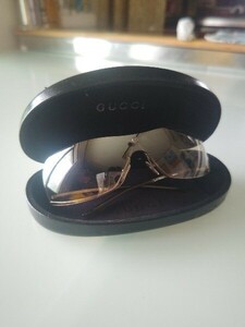 GUCCI　サングラス　ケース付き　ケース剥がれ 