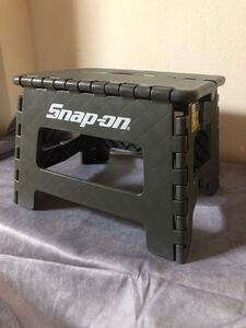 新品　限定品　スナップオン　 ステップスツール　 踏み台 折りたたみ　イス　アウトドア　 カーキ　 コンパクト　Snap-on 