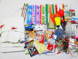 ★ 釣具 ごちゃ混ぜ 大量まとめ ウキ 糸巻 ビーズ シンカー 針 オモリ 他 ★G791 Fishing Tackle