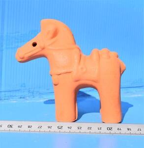 昔懐かしい陶器の水中アクセサリー 埴輪 馬 素焼き じ⑲　はにわ haniwa ハニワ 幅125×奥行60×高さ120ｍｍ　160ｇ 4974230000109