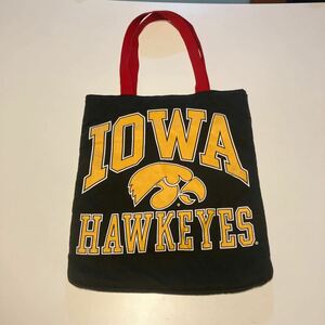 IOWA HAWKEYES スウット リメイク トートバック 