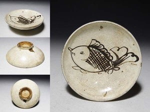 【桃】酒器ぐい呑み：粉引鉄絵魚図猪口